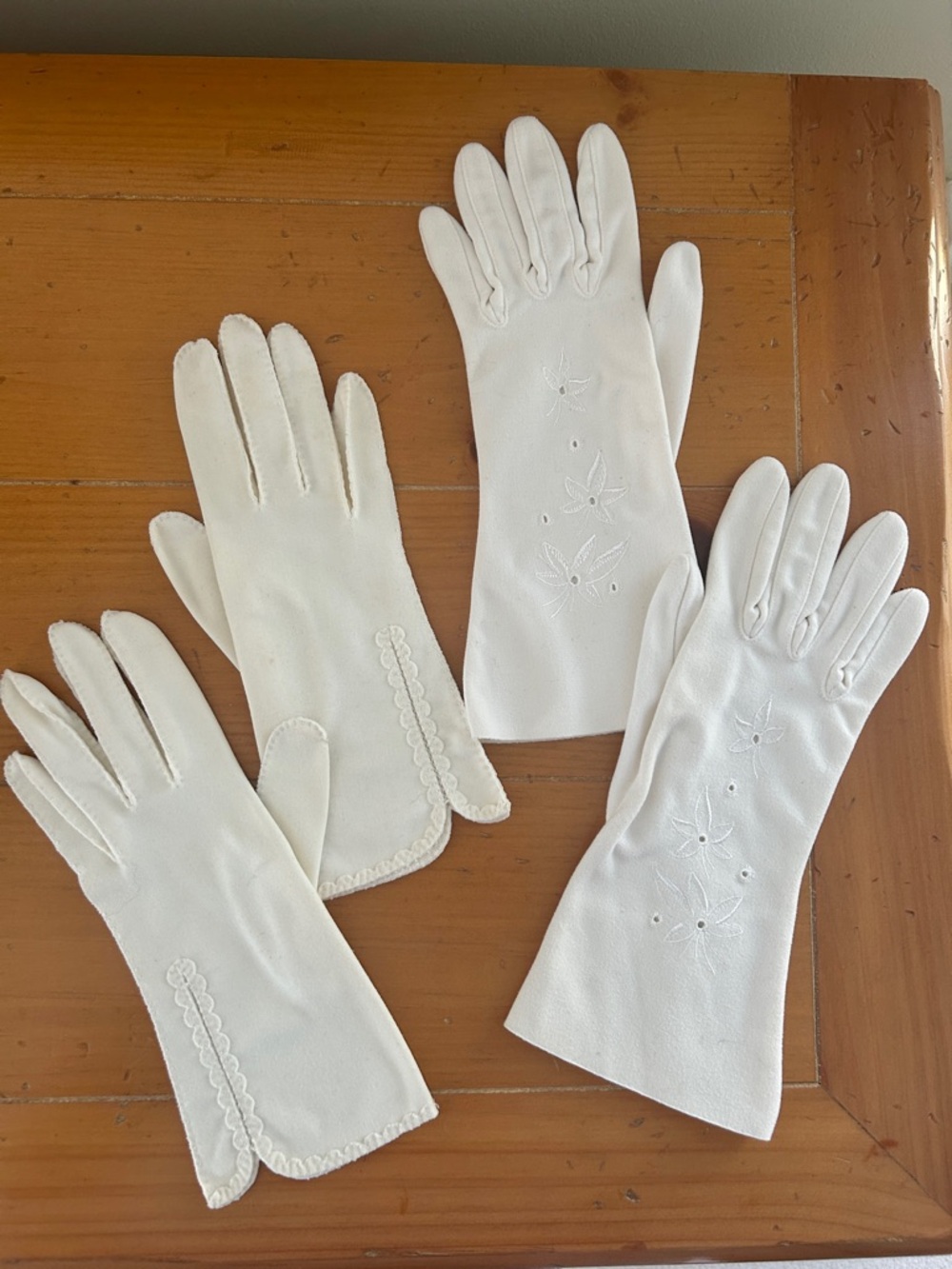 Vintage 50s 60s Ladies White Gloves Bundle Lace Trim + Embroidered Floral 2 Pair
